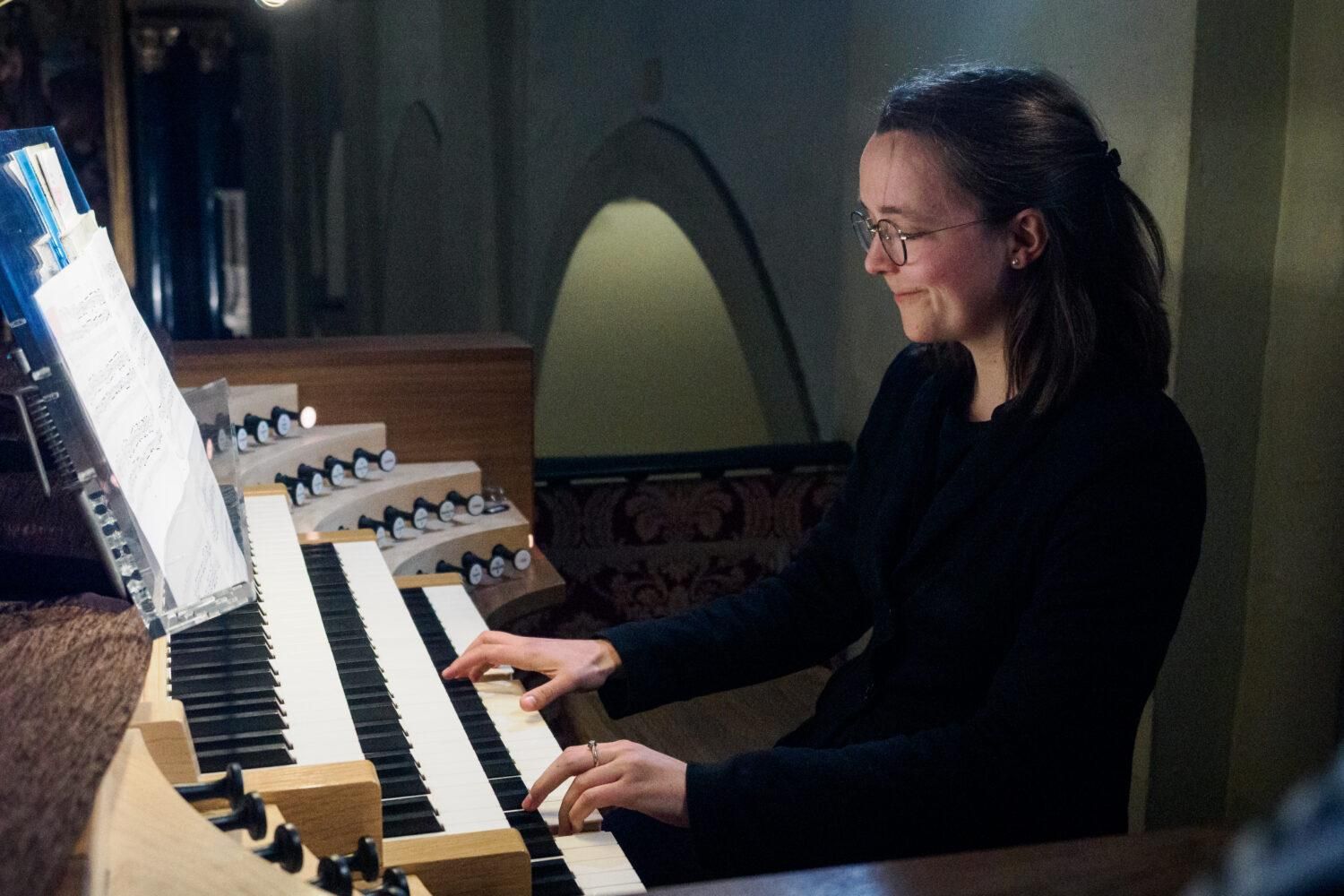 La organista internacional Mirjam Laetitia Haag durante el Ciclo Música de Órgano de San Ginés