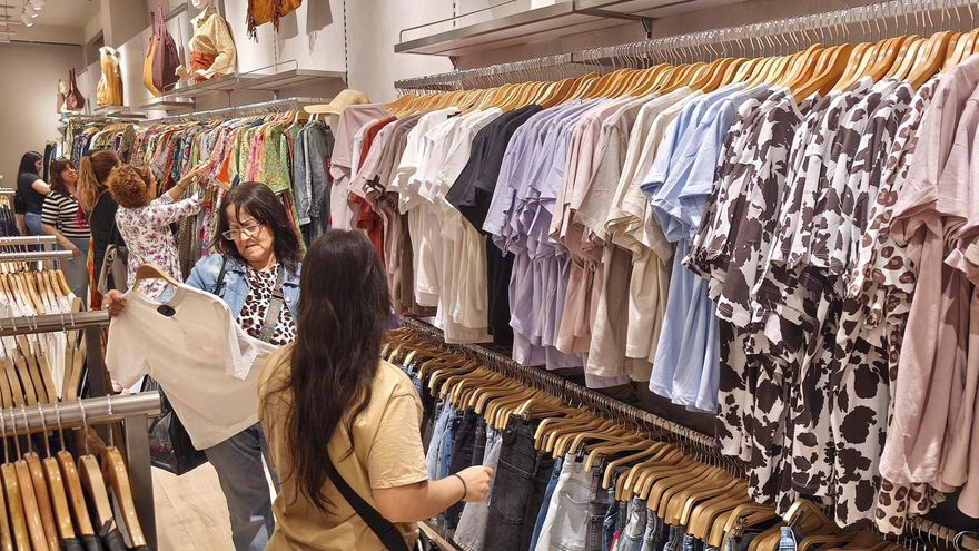 El consumo cayó 2,6% interanual en marzo y se profundiza el deterioro de los ingresos de los trabajadores