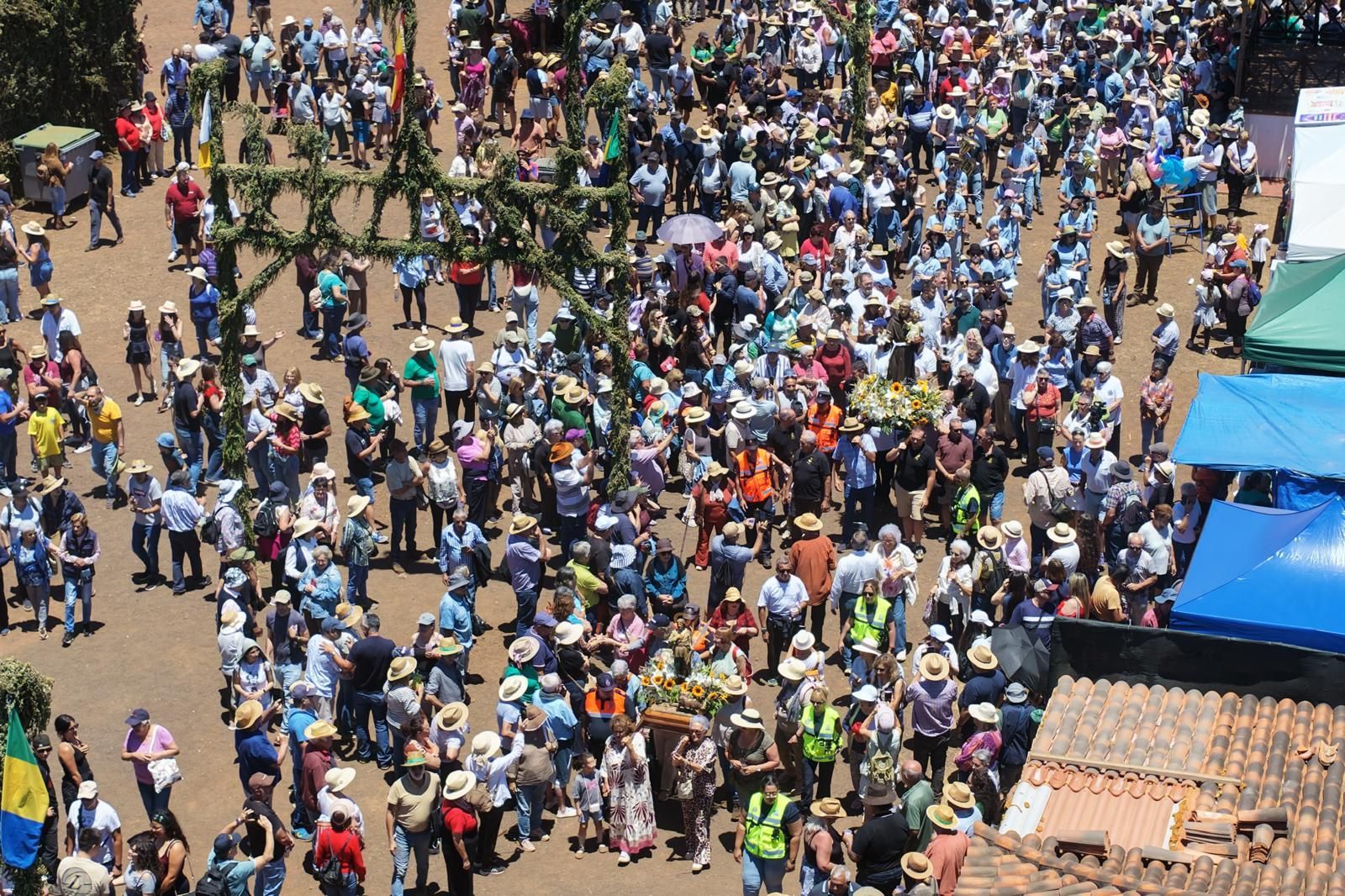 Imagen aérea de la procesión central de la fiesta de San Antonio del Monte este sábado. POLICÍA LOCAL DE LA VILLA DE GARAFÍA