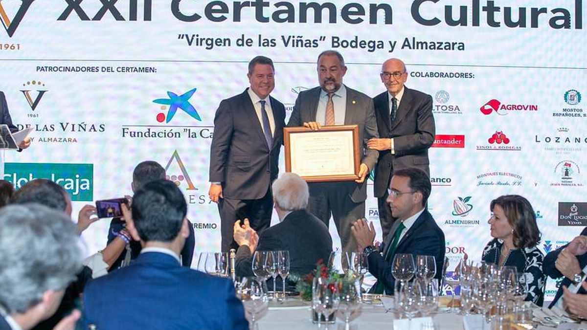 Page entregando los premios en Virgen de las Viñas