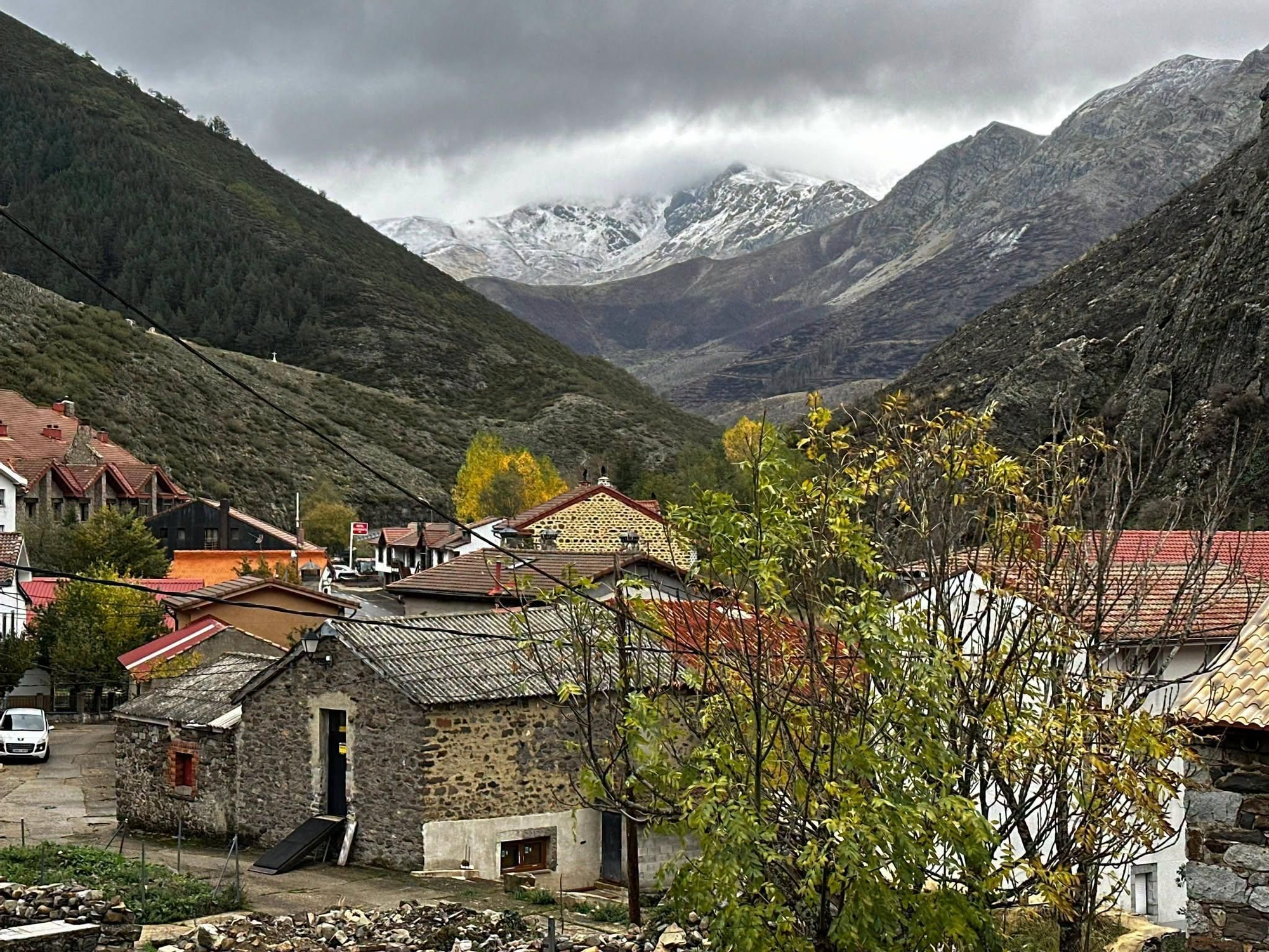 Así es como llegó la primera nevada y la Montaña Oriental de León abrió de par en par la ventana del frío