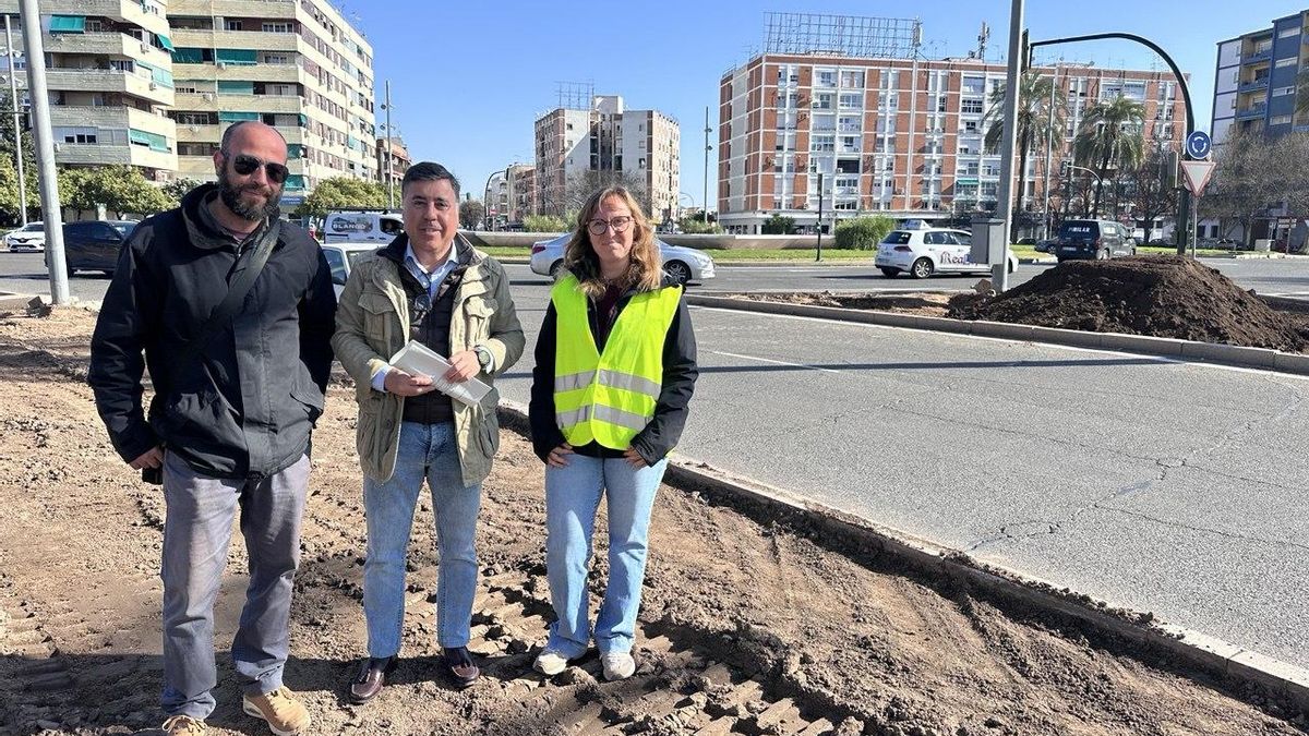 Presentación de las actuaciones en zonas verdes, como la que se ejecuta actualmente en la Plaza de Andalucía.