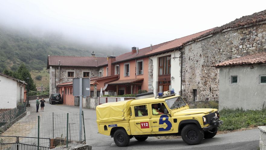 Asturias destaca la "evolución favorable" de los tres incendios que siguen activos