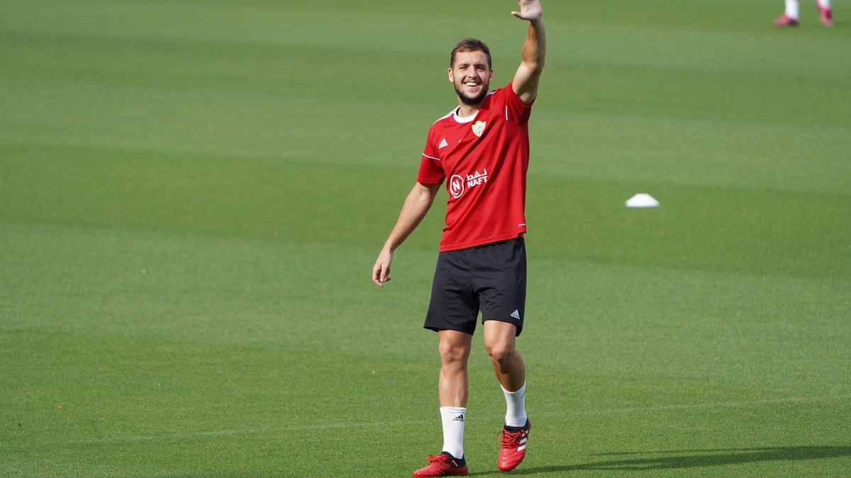 Vada, en un entrenamiento con los almerienses