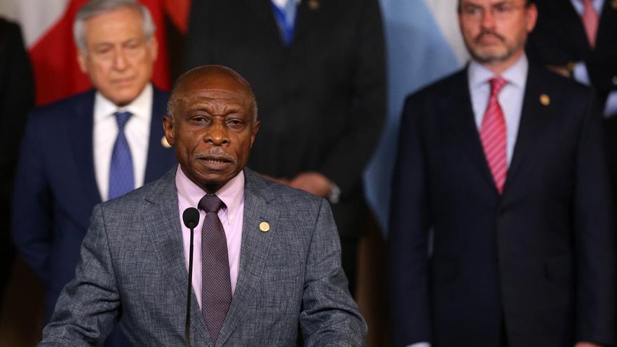 En la imagen, Carl Greenidge, representante de la República de Guyana en el caso ante la Corte Internacional de Justicia (CIJ) por la disputa fronteriza con Venezuela.