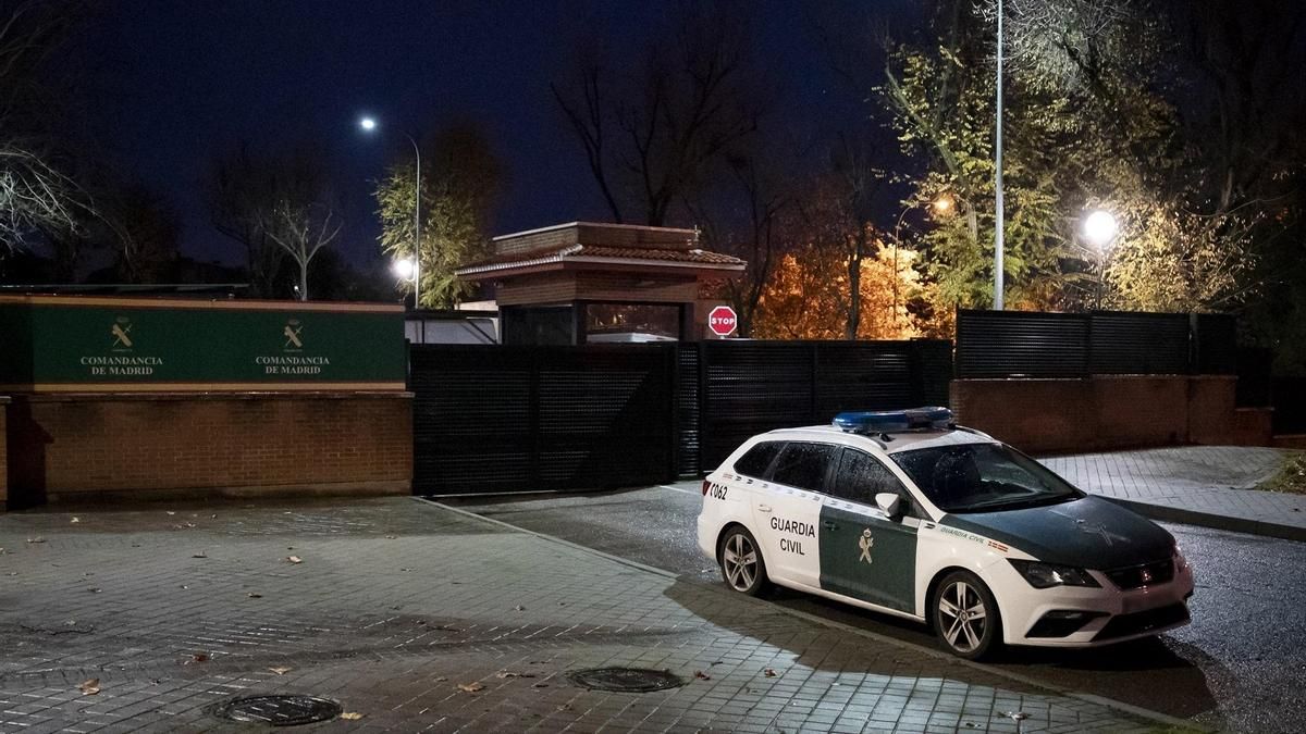 Un coche de la Guardia Civil en la entrada de la Comandancia de la Guardia Civil de Tres Cantos, a 10 de diciembre de 2025, en Tres Cantos, Madrid (España).