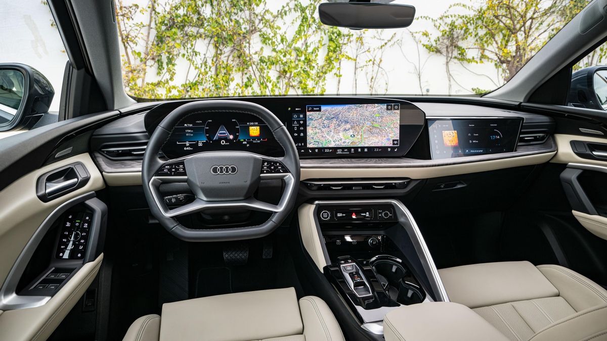 El salpicadero puede contar con tres pantallas y 'head-up display'.