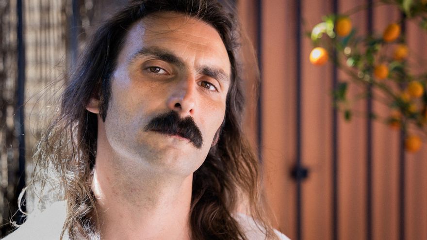 Gabriel Ventura, poeta y escritor: "Una de las formas de rebelión actuales pasa por no ser tan pesimistas con Internet"
