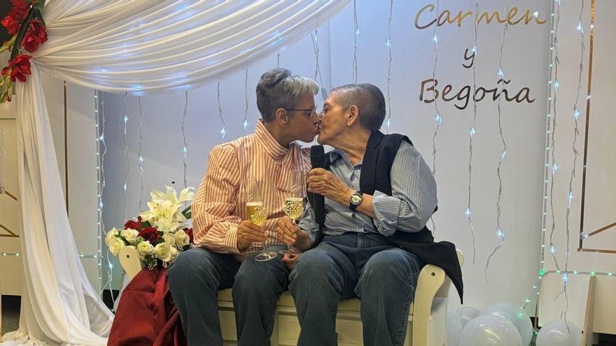 Carmen y Begoña celebran su boda en la residencia de mayores: "Hay que amar sin miedo y sin edad"