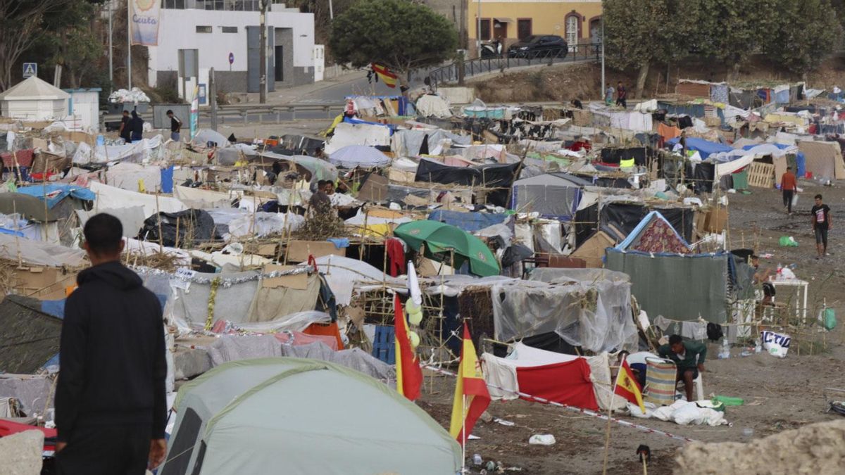 Detenidas 21 personas por apedrear a militares y guardias civiles en Ceuta