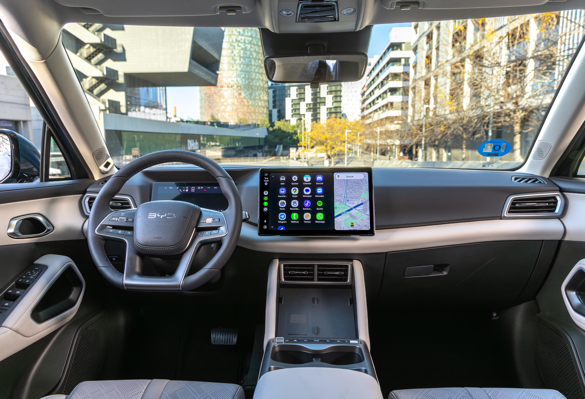 La versión enchufable difiere poco por dentro con respecto a las eléctricas.