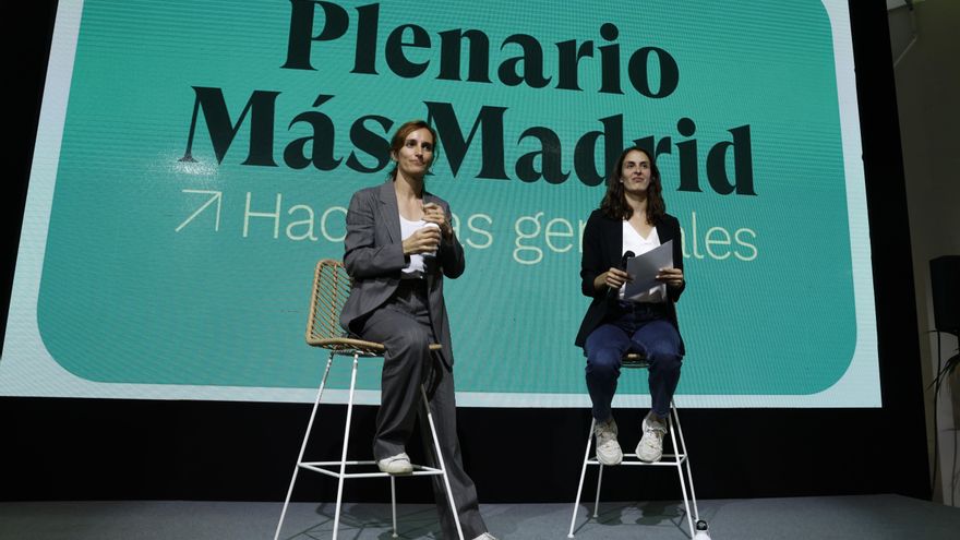 Las portavoces de Más Madrid, Mónica García (i) y Rita Maestre (d), participan en un plenario organizado por el partido este miércoles, en el marco de las elecciones generales de julio, en Madrid. Más Madrid celebrará este miércoles un plenario para decidir cómo concurrir a las elecciones generales del 23 de julio, lo que en la práctica supondrá consultar a la militancia del partido sobre la decisión de unirse a Sumar, la plataforma de la vicepresidenta Yolanda Díaz. EFE/ Juanjo Martín