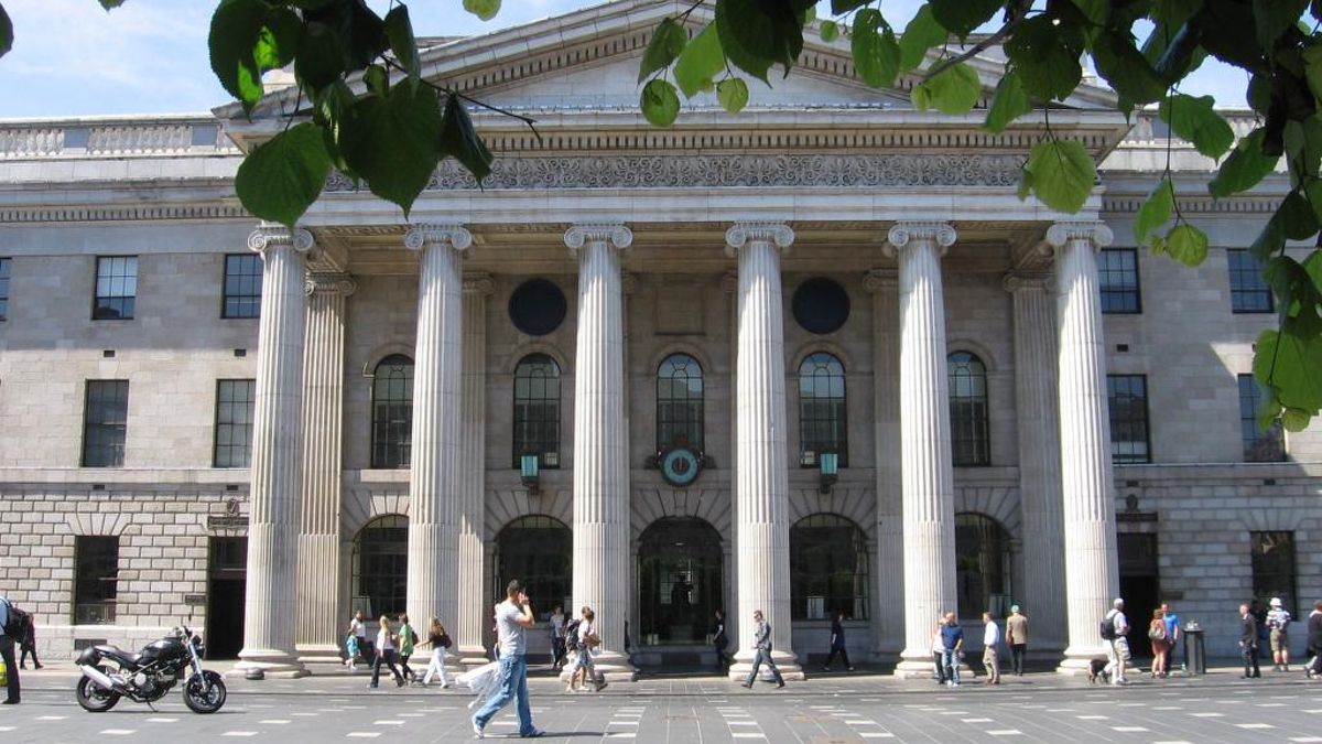 Columnata de la Central de Correo en O'Connell. Este fue el escenario principal del levantamiento de Pascua de 1916, germen de la independencia de Irlanda.