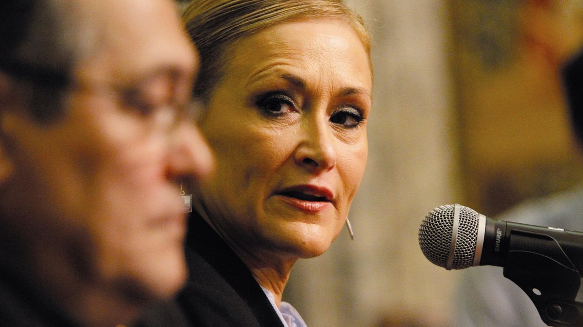 Cifuentes insiste en no hablar sobre candidaturas: "No estoy en este debate ni quiero estar"