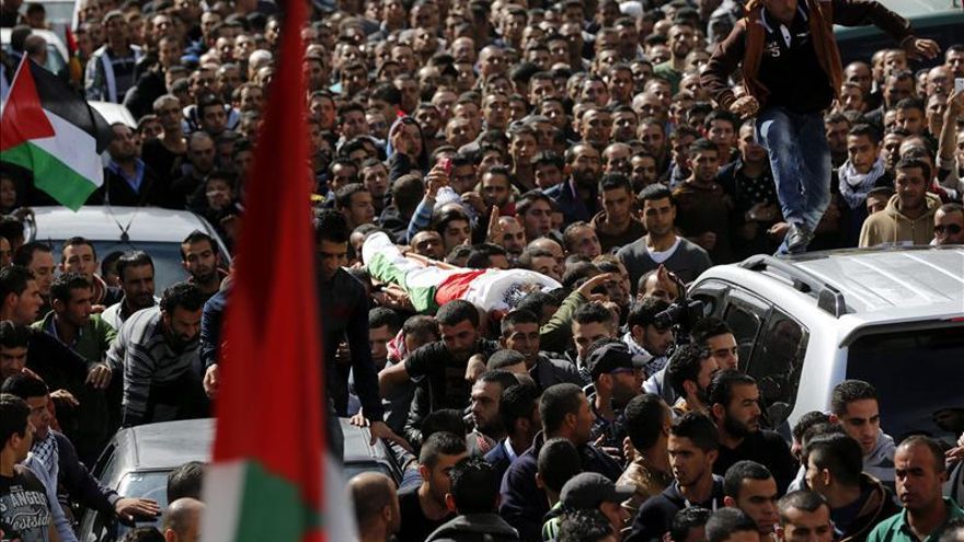 Diez palestinos heridos de bala en una protesta para exigir la devolución de once cadáveres en poder de Israel