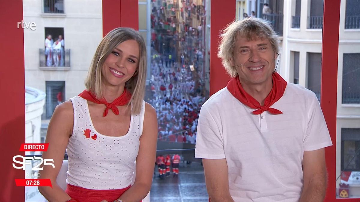 Ana Prada y Julián Iantzi, durante la retrasmisión del encierro en RTVE.
