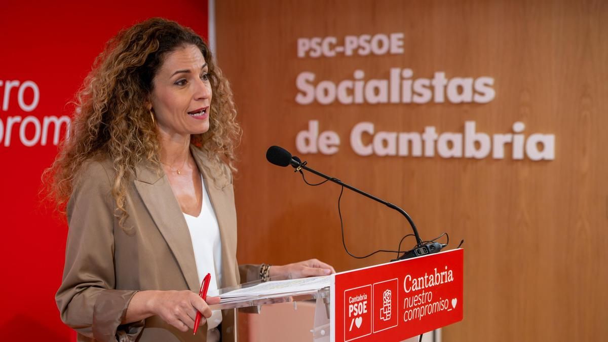 La portavoz del PSOE de Cantabria, Ainoa Quiñones.