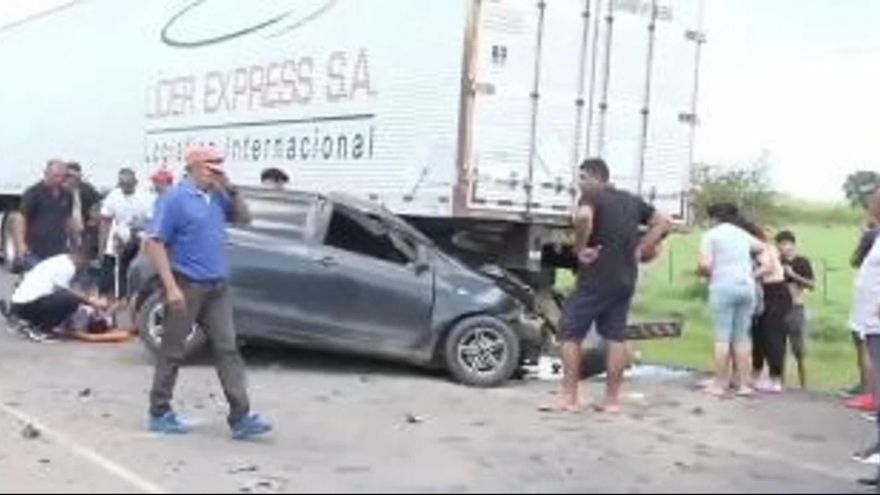 Un auto chocó a otro en el que viajaban hinchas de Racing a Asunción: hay un muerto
