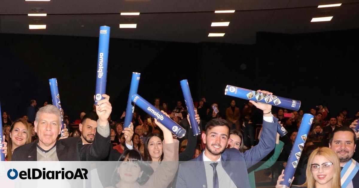 Son los primeros graduados universitarios de sus familias y cuentan