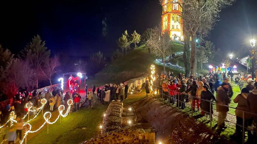 Las luces de Navidad de Almanza se encienden el sábado con un pianista, mercadillo, Papá Noel y personajes de cuento