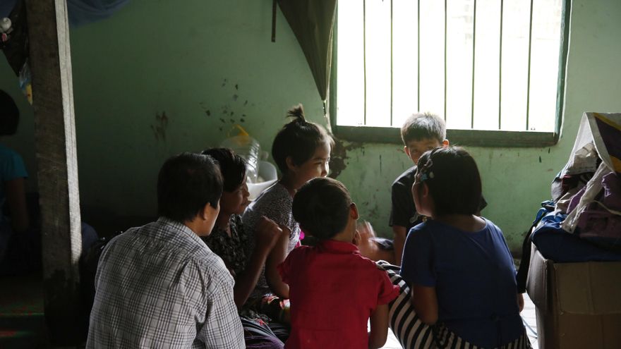 Bangladesh comienza la reubicación de refugiados rohinyás a una isla remota