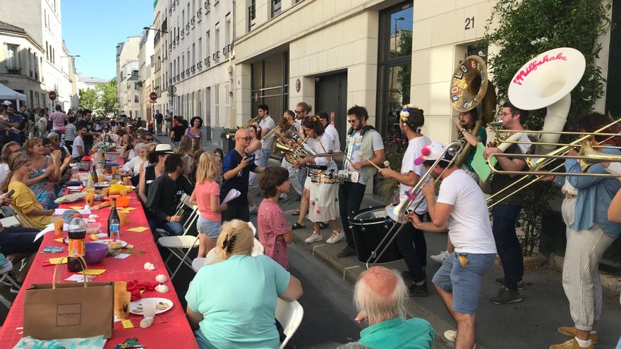 La 'república de los hipervecinos' de París: cuando la revolución empieza por dar los 'buenos días' en tu barrio