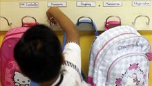 Colegios que cuadruplican la media de alumnos pobres de su barrio y otros casos extremos de segregación en Catalunya