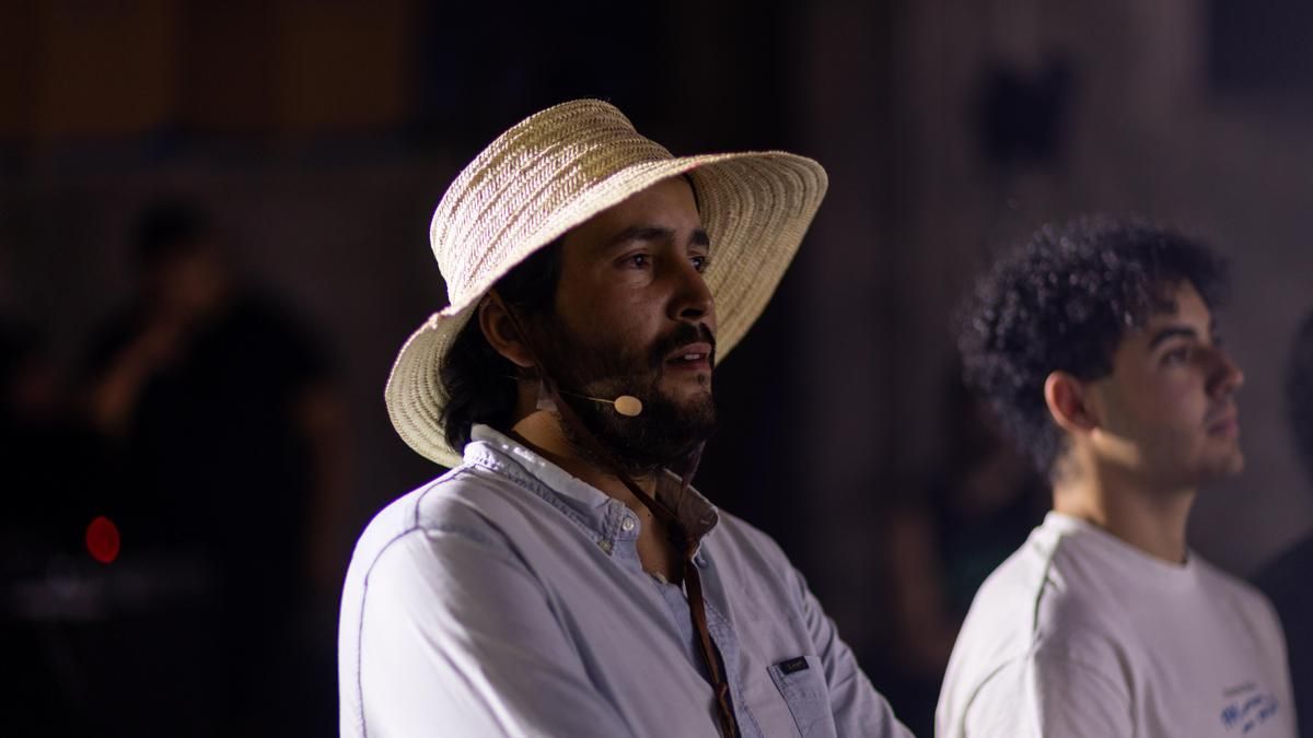 Ben Attia, el genio desconocido del teatro independiente que sobrevive como guía turístico