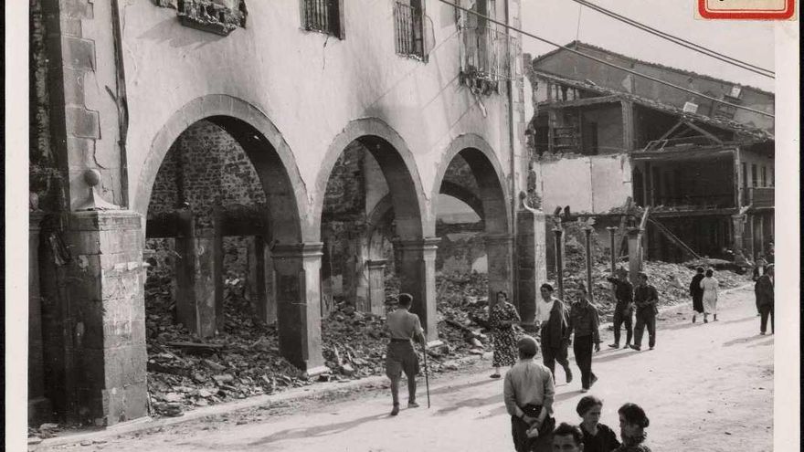 "Edificios totalmente destruidos". 5-9-37.