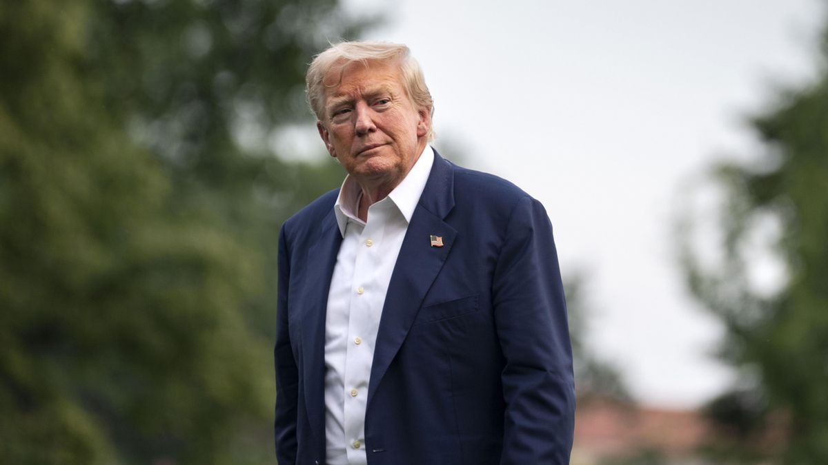 Trump dice que Epstein le "robó" algunas empleadas del 'spa' de Mar-a-Lago, entre ellas la denunciante del príncipe Andrés