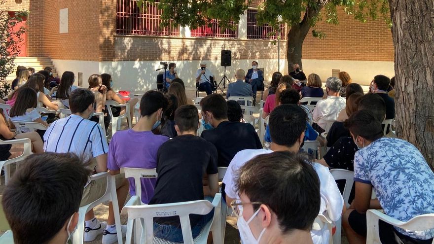 Charla con los alumnos del IES Faustí Barberà.