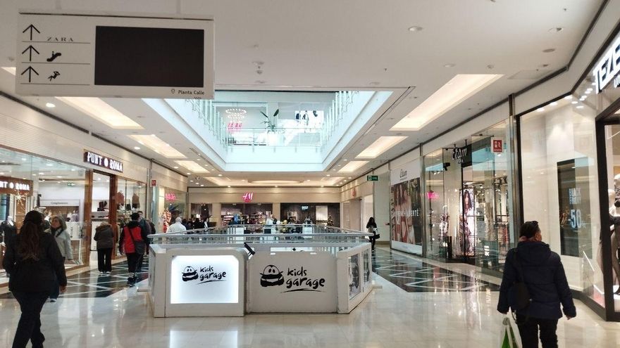 Crónica del fracaso anunciado de la huelga de Vox: "Hemos ido como sardinas en lata en el metro, como todos los días"