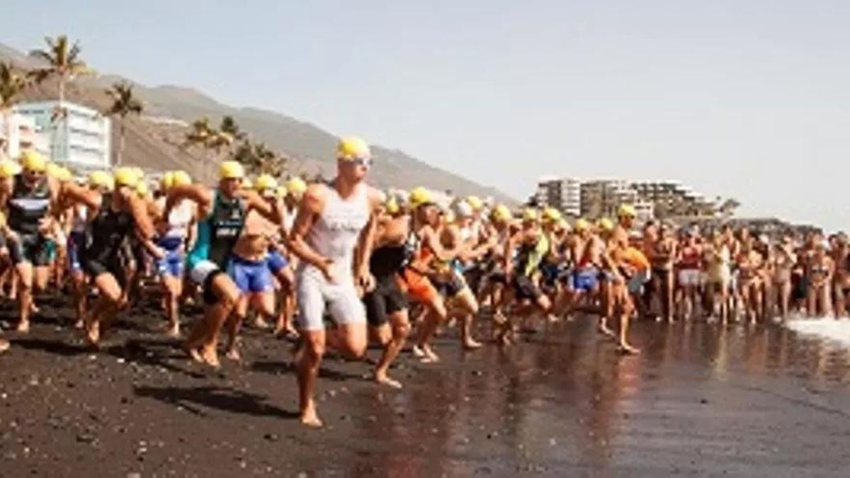 Imagen de archivo de una edición del Triatlón de Puerto Naos.