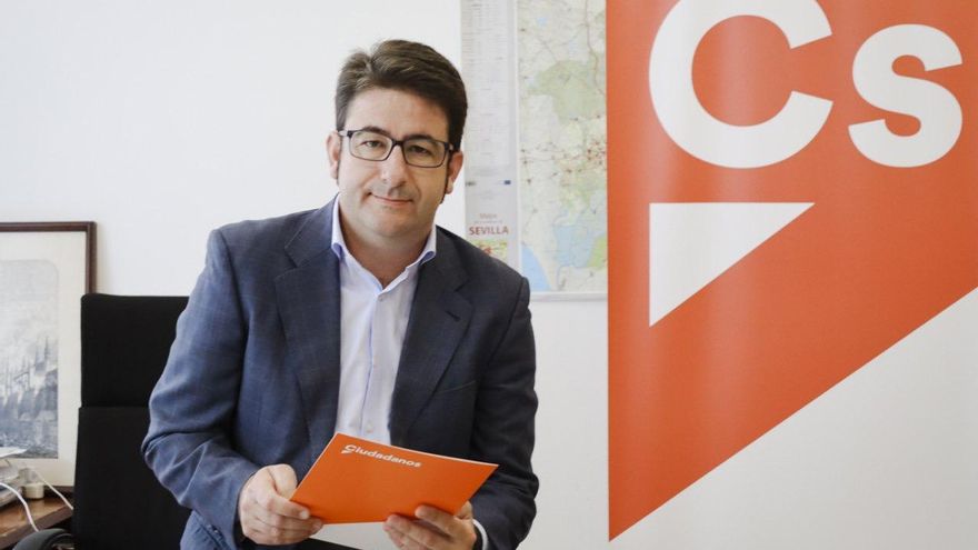 Una gasolinera provoca una moción de censura de cuatro partidos contra el PSOE en Palomares (Sevilla)