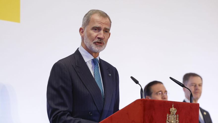 EL CAIRO (EGIPTO), 16/09/2025.- El rey Felipe VI, durante la recepción a una representación de la colectividad española en el El Cairo, este martes durante su primer viaje de Estado a Egipto, país en el que permanecerán hasta el próximo viernes 19.- EFE/ Juanjo Martín