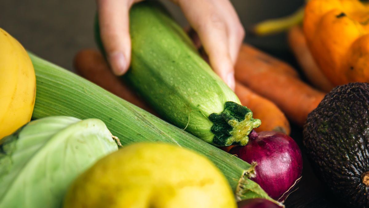 La primera clave es elegir un buen calabacín en el mercado