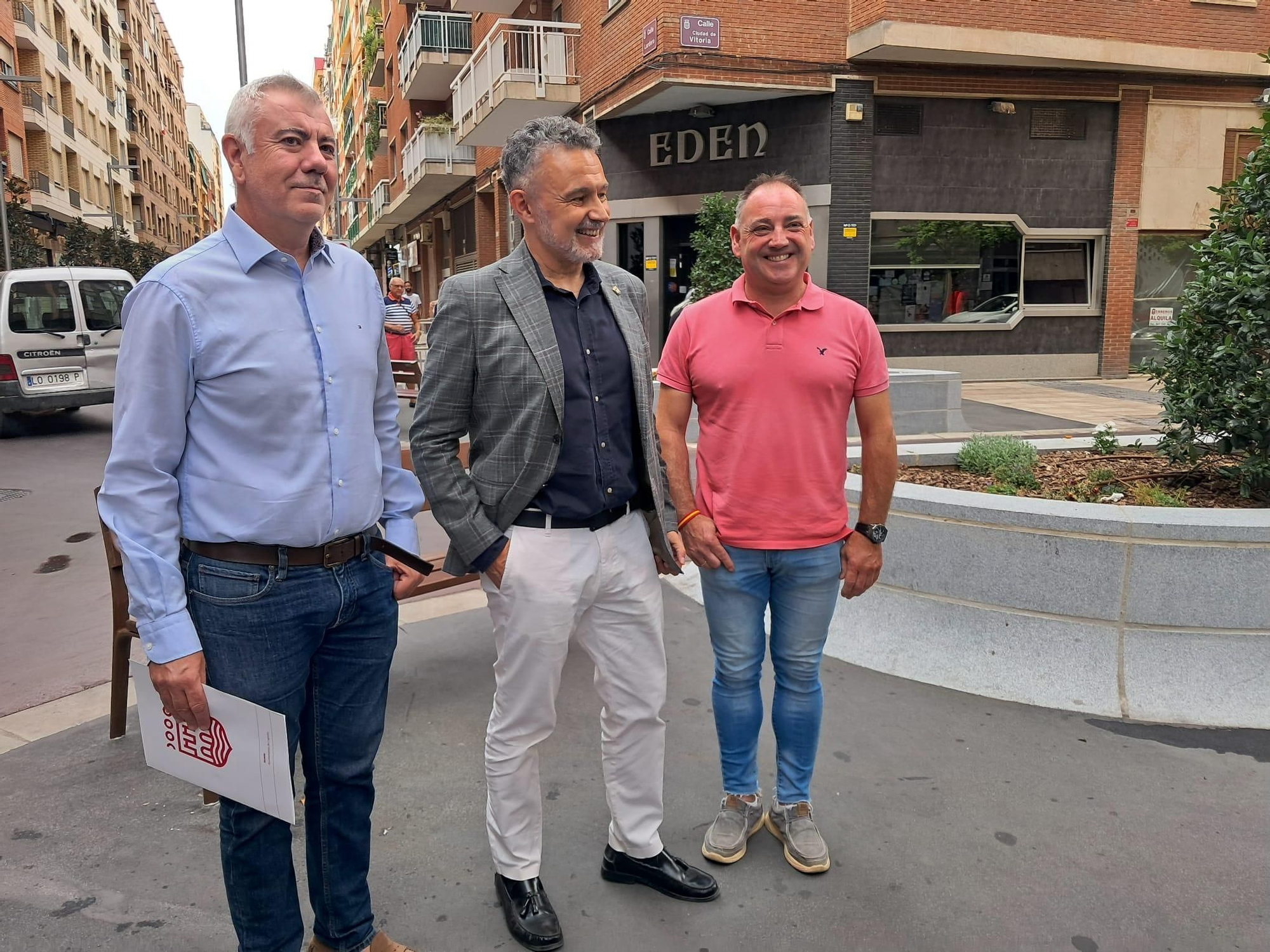 Visita alcalde Conrado Escobar a la calle Lardero