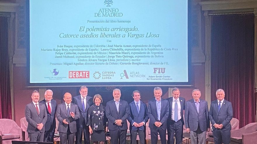 Presentación del libro 'El polemista arriesgado. Catorce asedios liberales a Vargas Llosa', en honor al escritor hispanoperuano, Mario Vargas Llosa, escrita por catorce expresidentes españoles y latinoamericanos. En el Ateneo de Madrid, Madrid, España.
