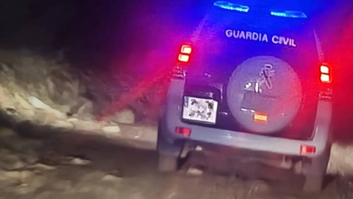 Rescatan a dos jóvenes motoristas leoneses atrapados en la nieve en el norte de Zamora