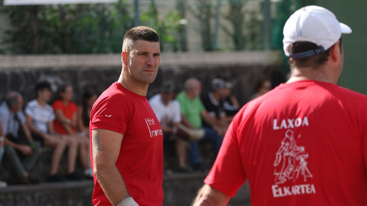 Partido de Laxoa en la plaza Bear Zana