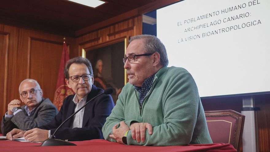 A la derecha, Héctor de Armas, coordinador del seminario, y a la izquierda el director de la actividad, Pablo Atoche