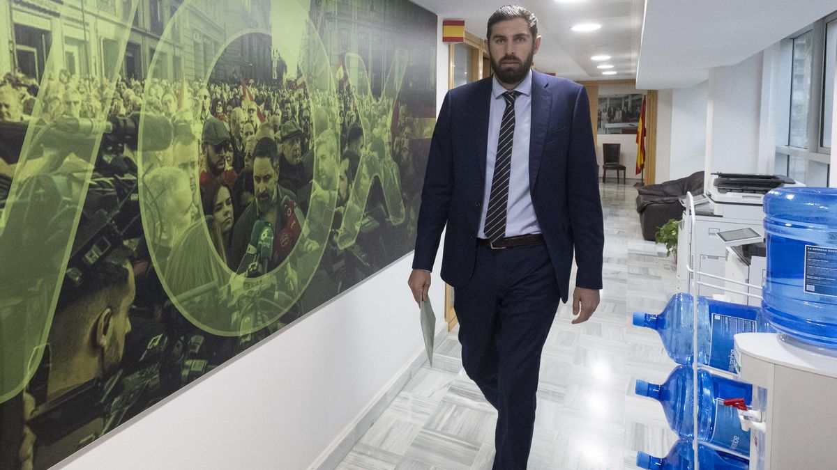 La Mesa del Parlamento murciano envía a petición de Vox a Antelo al grupo mixto, con Podemos e IU