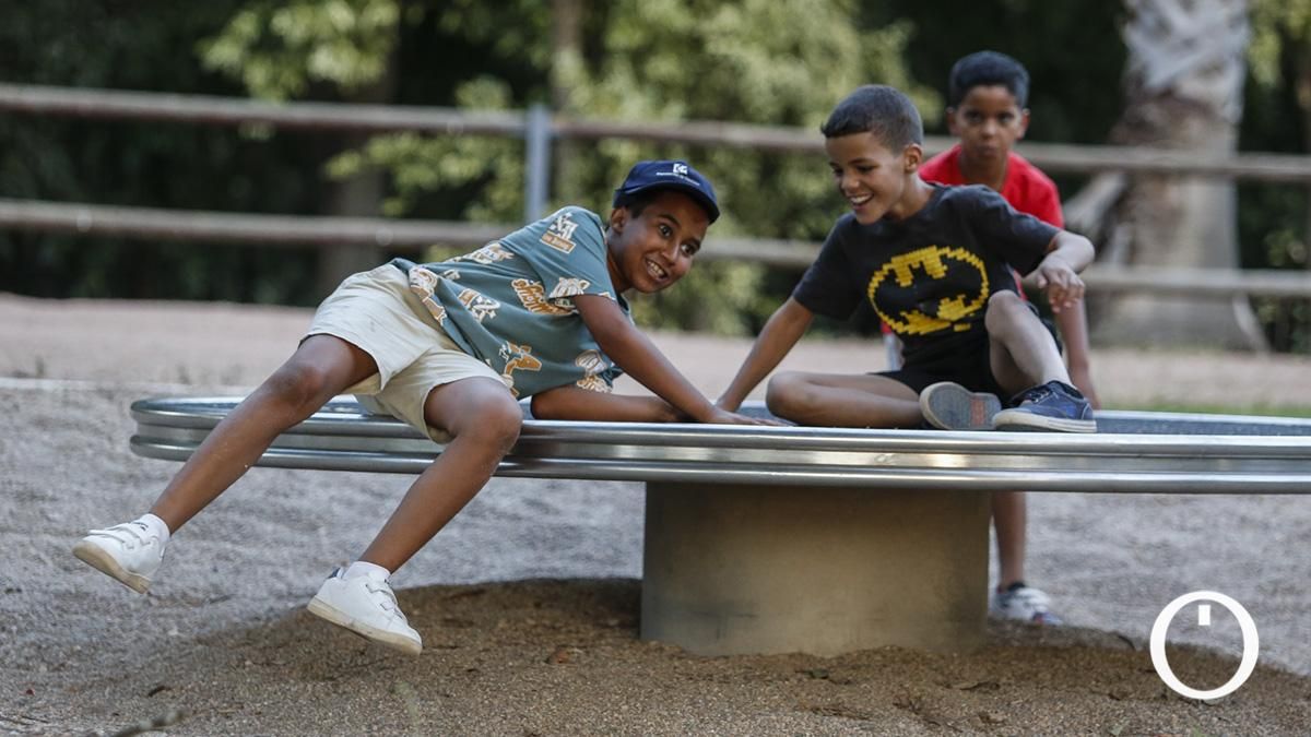 Niños saharauis del programa 'Vacaciones en paz' visitan la Ciudad de los Niños.