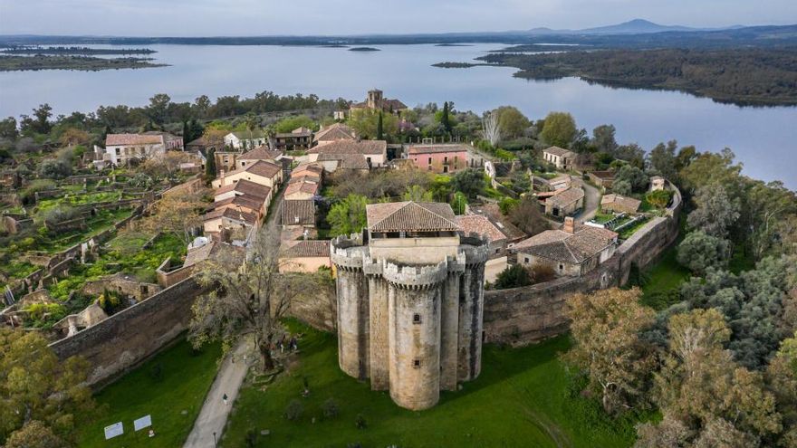 Esta antigua villa medieval ahora es un pueblo fantasma: está en Extremadura y perteneció a la Casa de Alba
