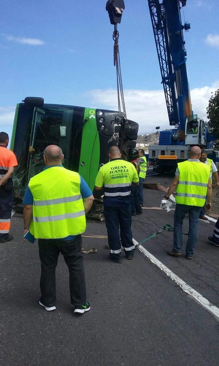 Accidente de una guagua en Icod de los Vinos.
