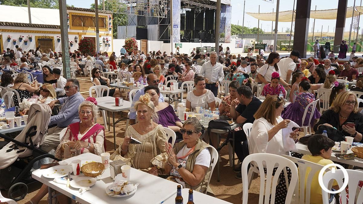 La Feria de Córdoba se abona a una jornada suave antes del aumento de la temperaturas
