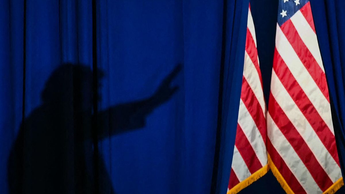 Trump se echa a la carretera, azuza el miedo y convierte las legislativas en un plebiscito sobre sí mismo mientras bate récords de impopularidad