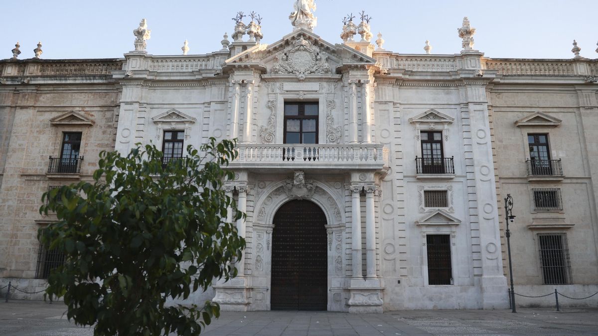 Fachada del edificio del Rectorado de la Universidad de Sevilla.