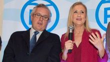Luis Asúa, expresidente del PP de Chamberí, junto a la presidenta de la Comunidad de Madrid, Cristina Cifuentes, candidatos a la presidencia del PP madrileño.