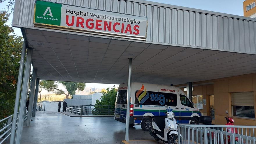 Celadores del Hospital Neurotraumatológico de Jaén reclaman medidas para acabar con su "estrés laboral"